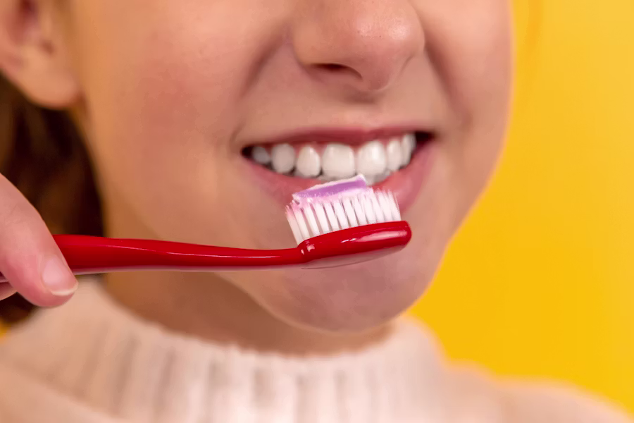 Pulizia professionale dei denti in studio — Studio Dentistico Maggiori